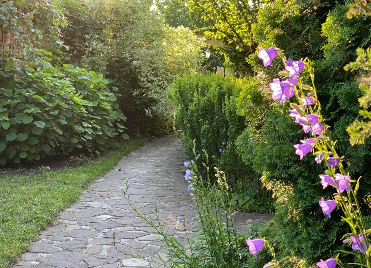 Flower Street Sviteaz Exterior foto